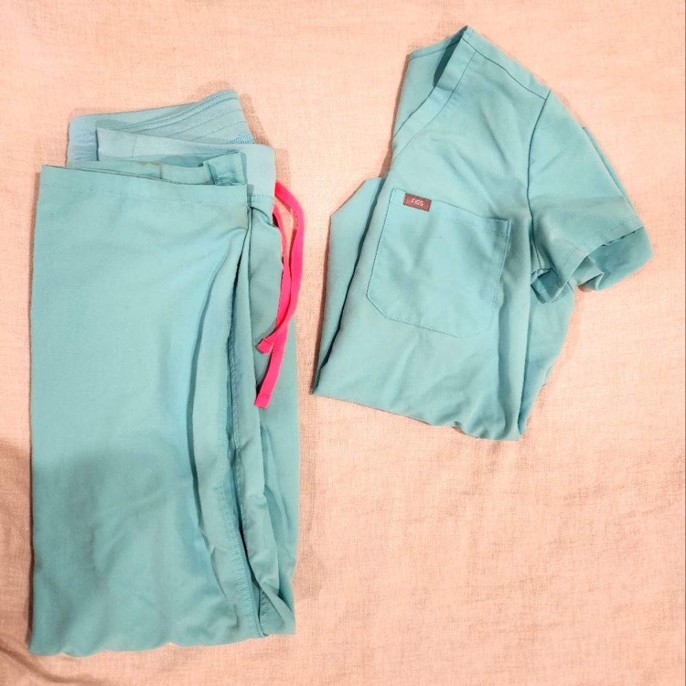Figs scrubs set!